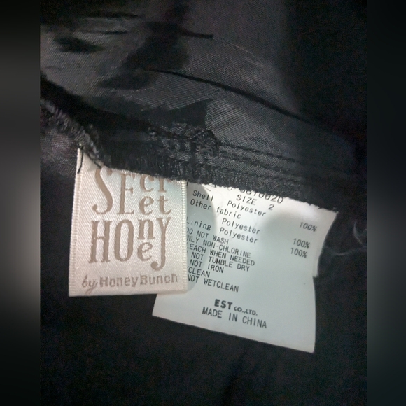 Cute striped skirt with double buckle detail - Picture 3 of 4